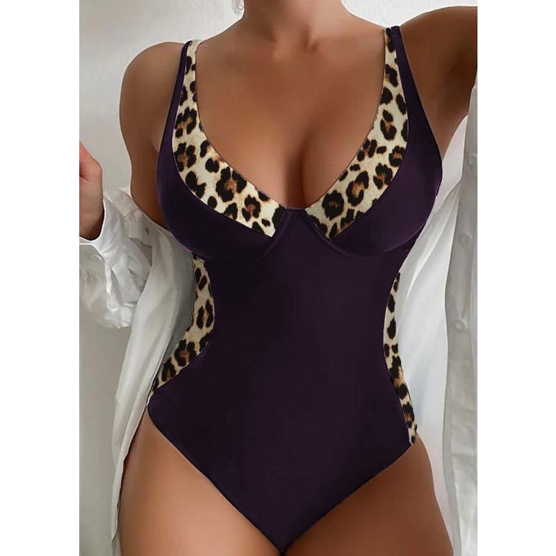 One-piece swimsuit solid color covering meat and showing thinness soaking in hot spring