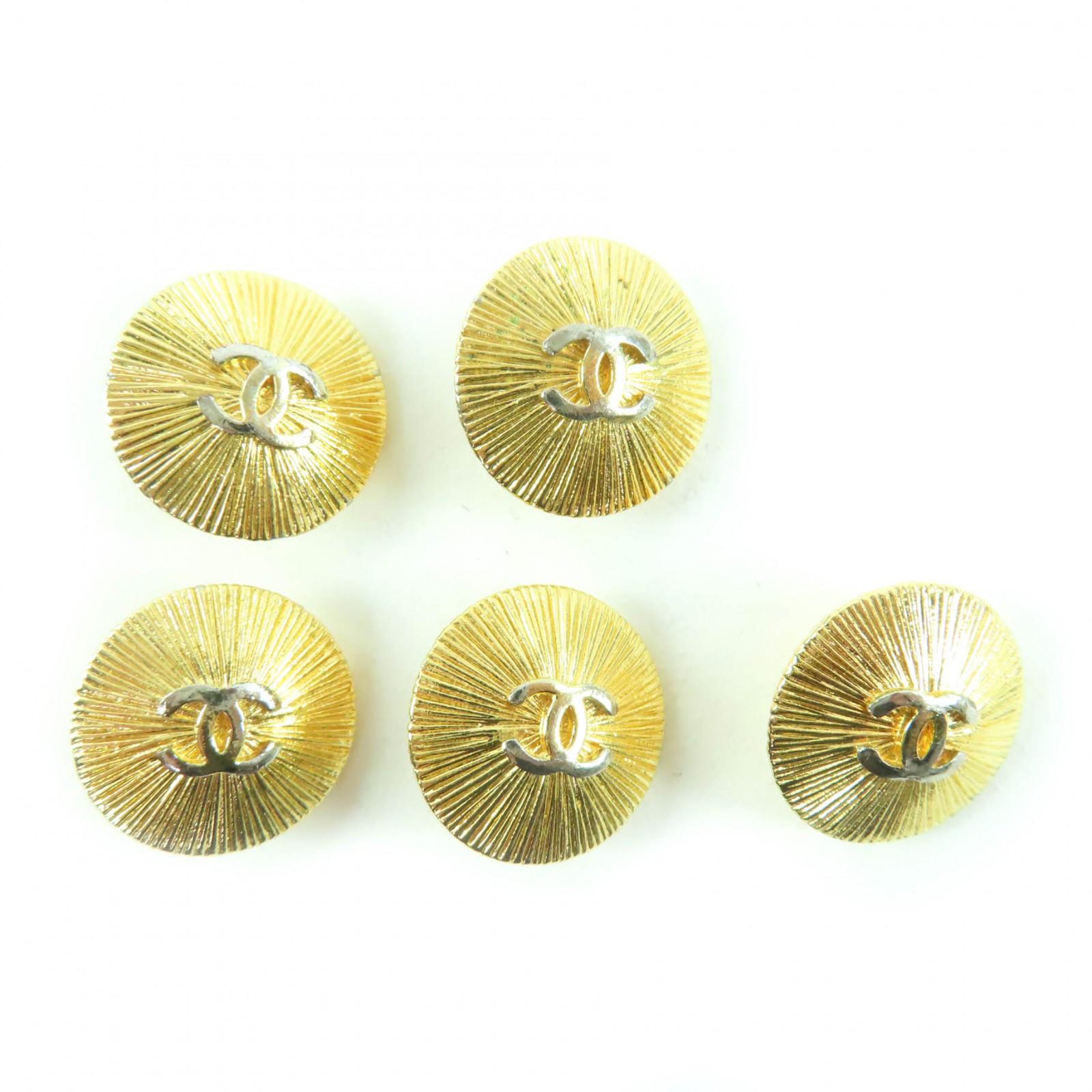 

Чудовий набір з 5-ти золотих ґудзиків CHANEL COCO Mark COCO Button Metal Button золотий Вживаний