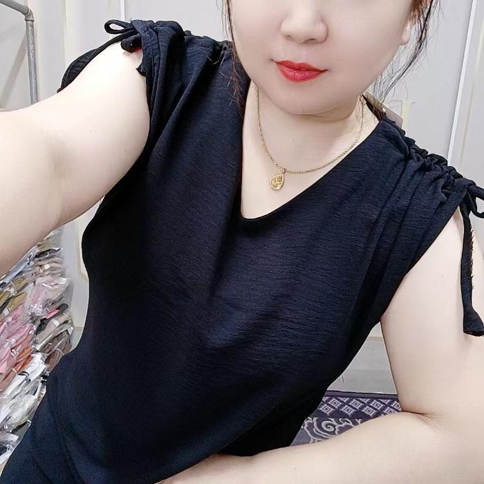 

Sleeveless new summer design chic top v-neck thin foreign style fashion temperament top women 4XL чорний