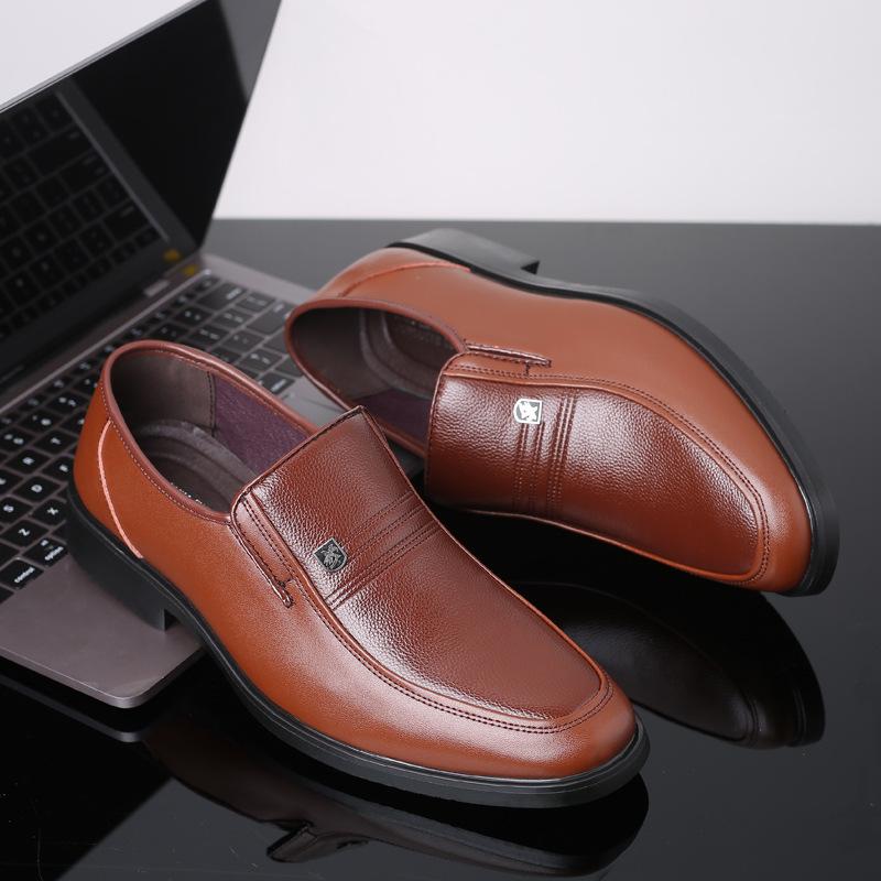 

Мужская кожаная обувь кожаная деловая платья на мягкой подошве воловья кожа работа и досуг для пожилых весна и осень мягкая кожа папа мужская обувь 46