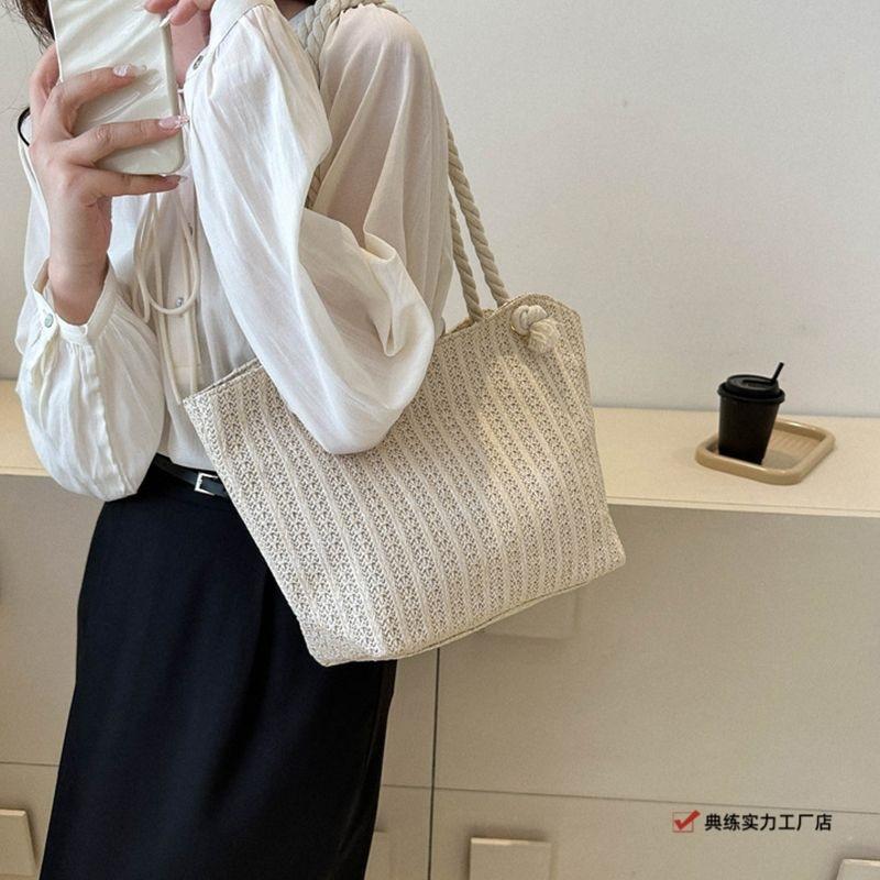 New trendy and fashionable straw woven bag large capacity shoulder tote bag small fresh underarm woven portable women's bag classic practice