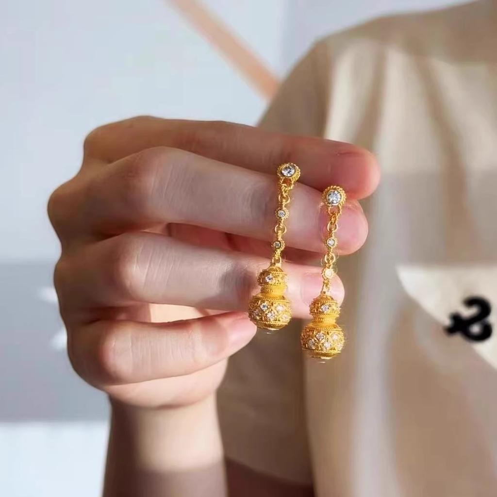 Vintage Exquisite Diamonds Inlaid Gourd Earrings for Women Exquisite Autumn and Winter Style Classic Earring Banquet