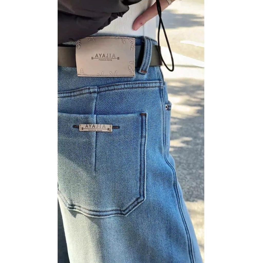 Women's High-Waist Light Blue Denim Wide-Leg Pants with Plus Velvet, Curved Leg, Perfect for Autumn/Winter 2025.