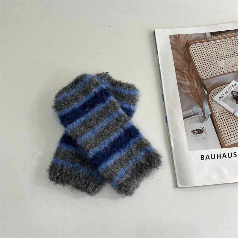 

Мягкая контрастная полосатая шерстяная вязаная шапка Осенне-зимняя атмосфера Свободный ленивый обхват головы Эластичная шапка-чулок M（56-58cm）