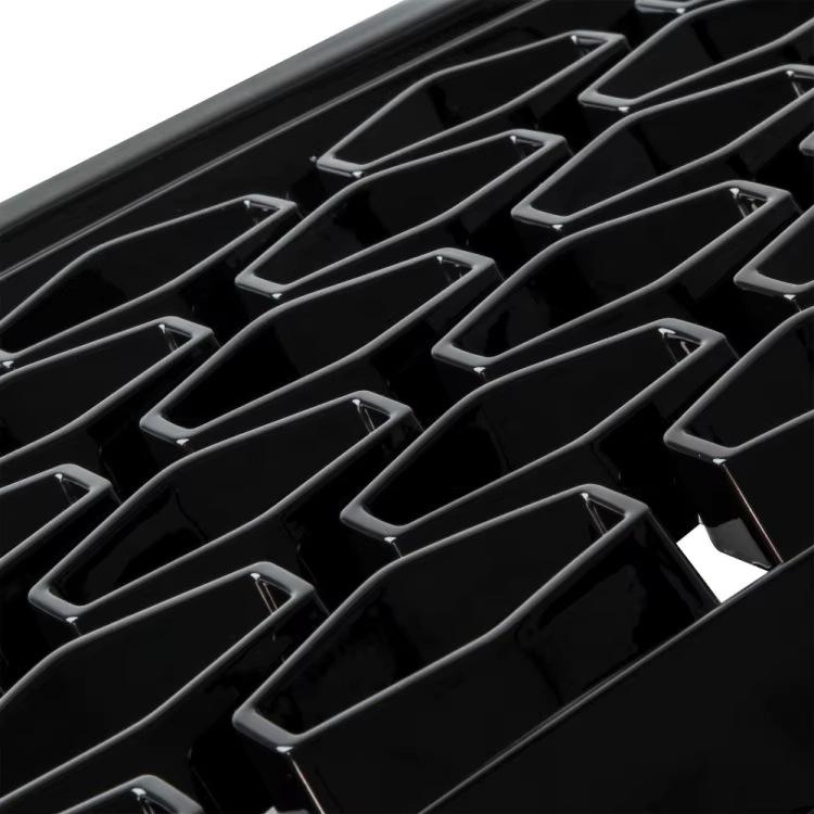 LR082695: Front Bumper Grille for 2017-2021 Land Rover Discovery 4.