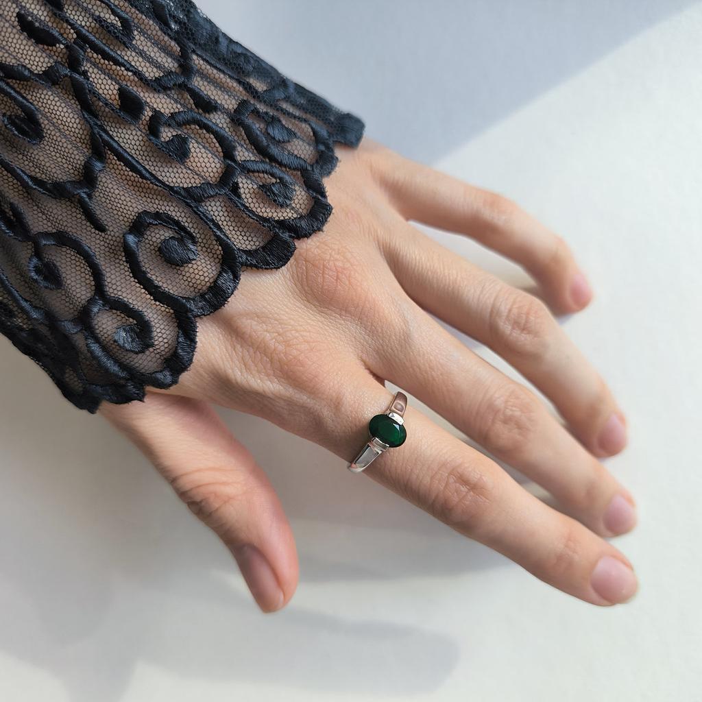 Серебряное кольцо с изумрудом nano 0.908ct, вес изделия 2,25 гр (2205845)