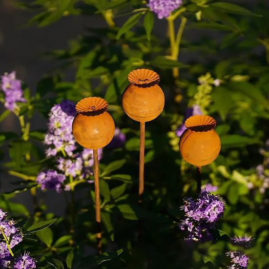 Rusty Outdoor Daisy Flower Metal Yard Stake, Rusted Iron Art Flower Garden Decoration, Weather-Resistant Garden Ornament for Lawn, Pathway, Patio, or