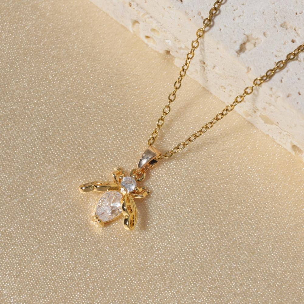 

Cute Bee Zirconia Pendant Necklaces for Women Sparkling Golden Stainless Steel Necklace Jewelry золотий