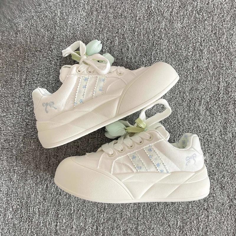 The New Style of Shoes Is Versatile, Featuring Round-toed Height-increasing Sneakers and Thick-soled Casual Sports Shoes