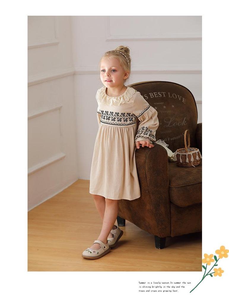 Autumn 2026 Forest-Style Ruffled Lace Collar Embroidered Girls' Dress with Puff Sleeves in Cotton Linen