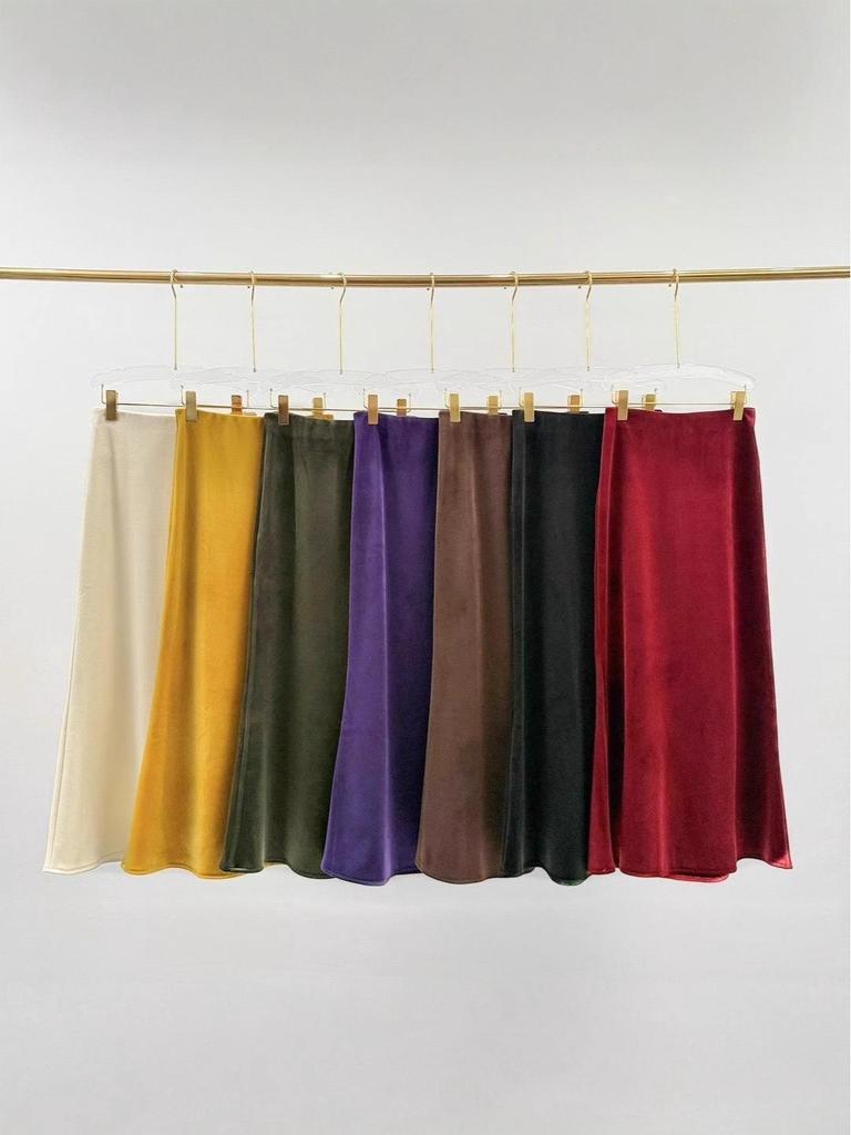 Elegant Fishtail Skirt: Velvet, Warm, Age-Reducing, Versatile