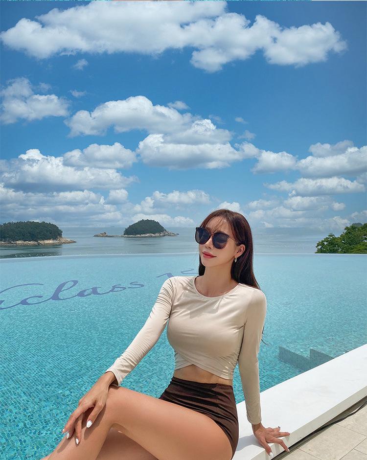 Dámský dvoudílný zeštíhlující plavkový set s vysokým pasem 2024