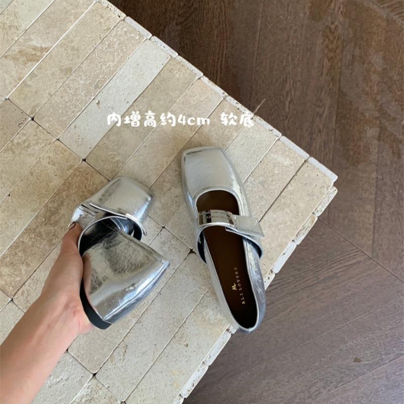 

Неглубокие одинарные туфли женские ранняя весна 2025 новые французские вечерние бризы с внутренней прибавкой высоты туфли Мэри Джейн женские туфли для бабушек 40 серебряный