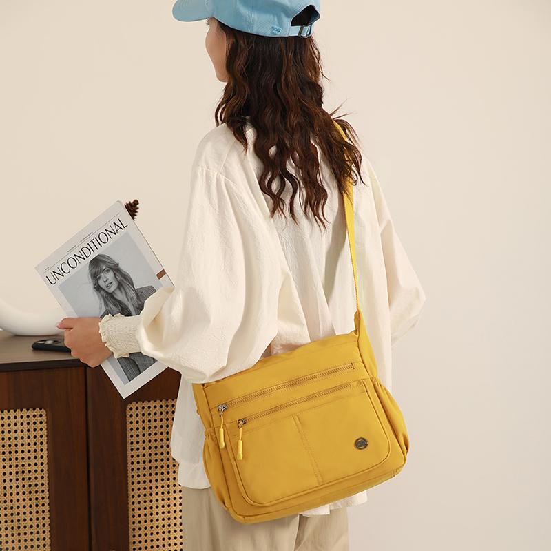Women's Large Capacity Shoulder Bag Multi-Compartment Lightweight Crossbody Bag