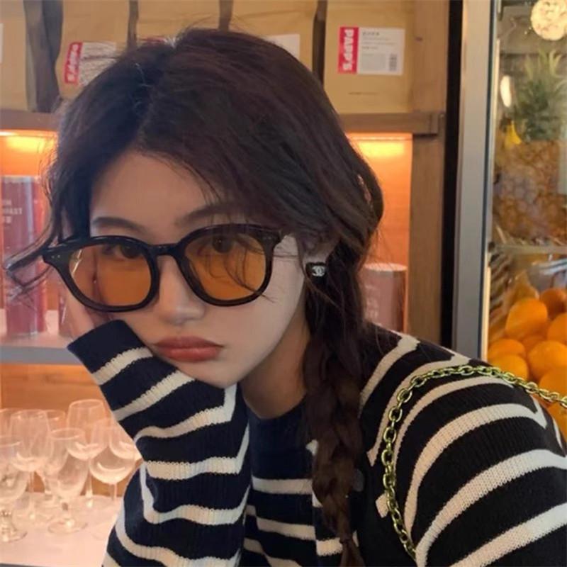 Women'S High-End Sunglasses With Trendy Yellow Sunglasses And No Makeup Street Shots