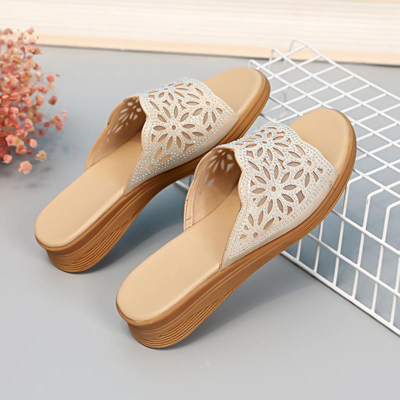 

Soft leather slippers women s summer wear 2025 new fashionable versatile non-slip beach cool slippers women s soft bottom one-word sandals 40