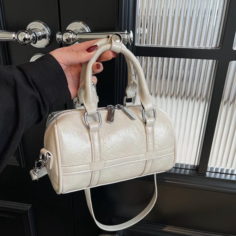 Pillow bag New bag Women's commuter handbag Fashion personality Lightweight women's shoulder messenger bag