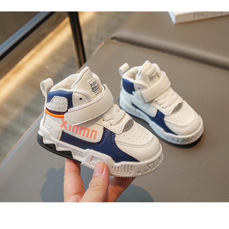 Baskets Fashion Design Sense Boys Chaussures de basket-ball en cuir pour enfants Chaussures de planche hautes pour garçons Chaussures de course d'entraînement