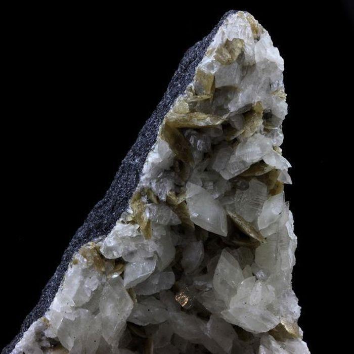 Pierres et Minéraux. Dolomite + Siderite. 836.0 ct. La Mure, Isère, France..