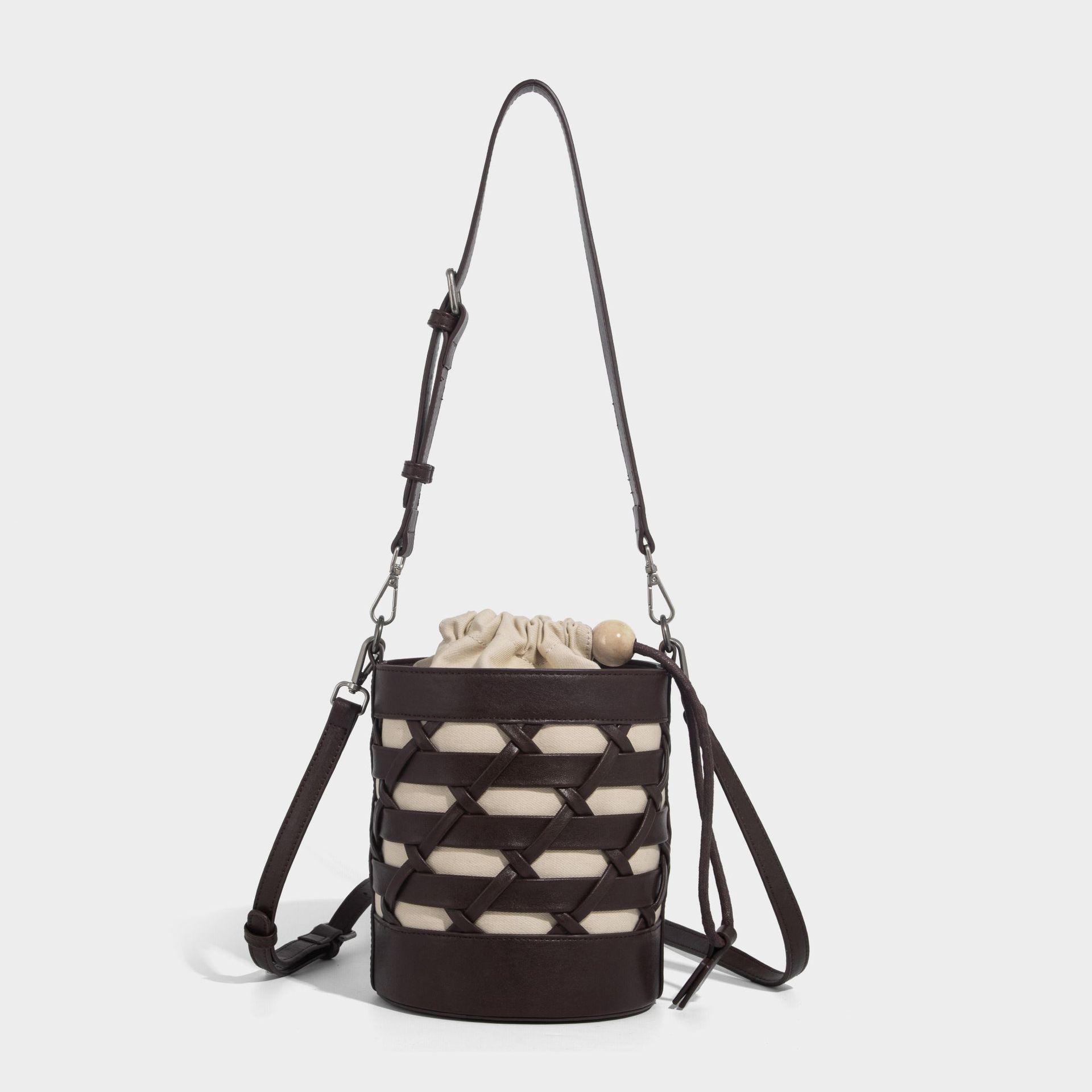

Niche High-End Fashion Woven Hollow Bucket Bag 2025 New Crossbody Bag Trendy Simple Personality Single Shoulder Women s Bag кавовий