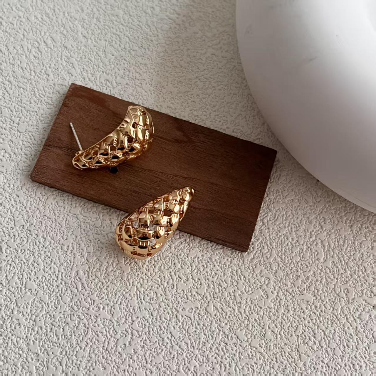 Geometric Hollow Woven 925 Silver Needle Earrings - Retro & Elegant Design for Women