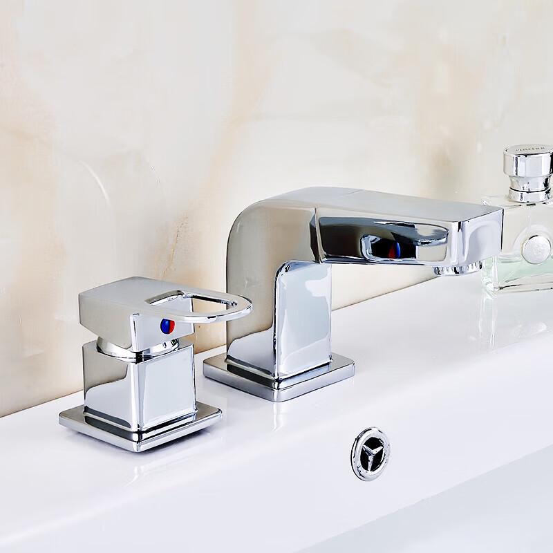 Bathroom Sink Faucet with Pull-out Sprayer