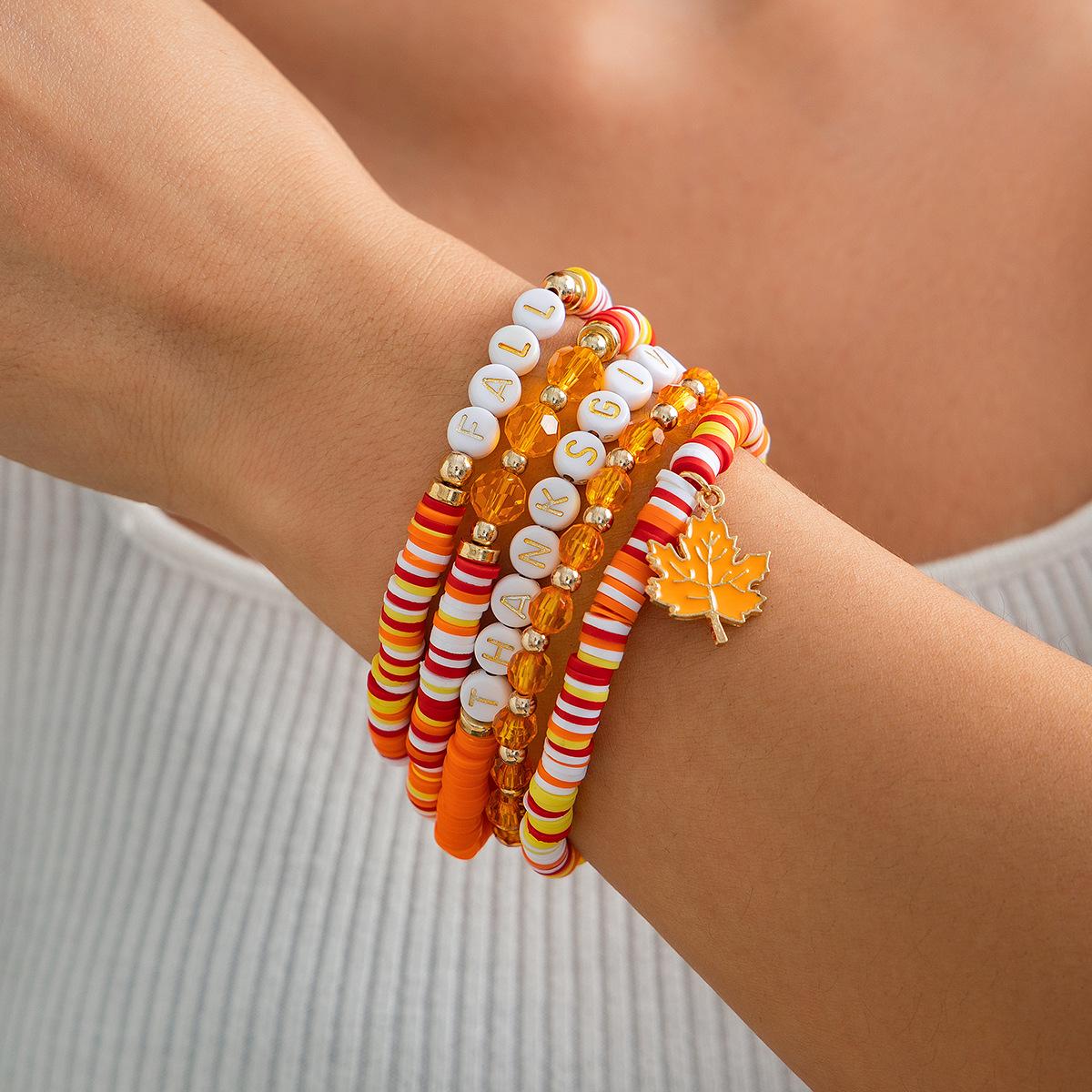 

Европейский и американский набор браслетов из мягкой глины и акриловых бусин - стиль Ins ко Дню благодарения