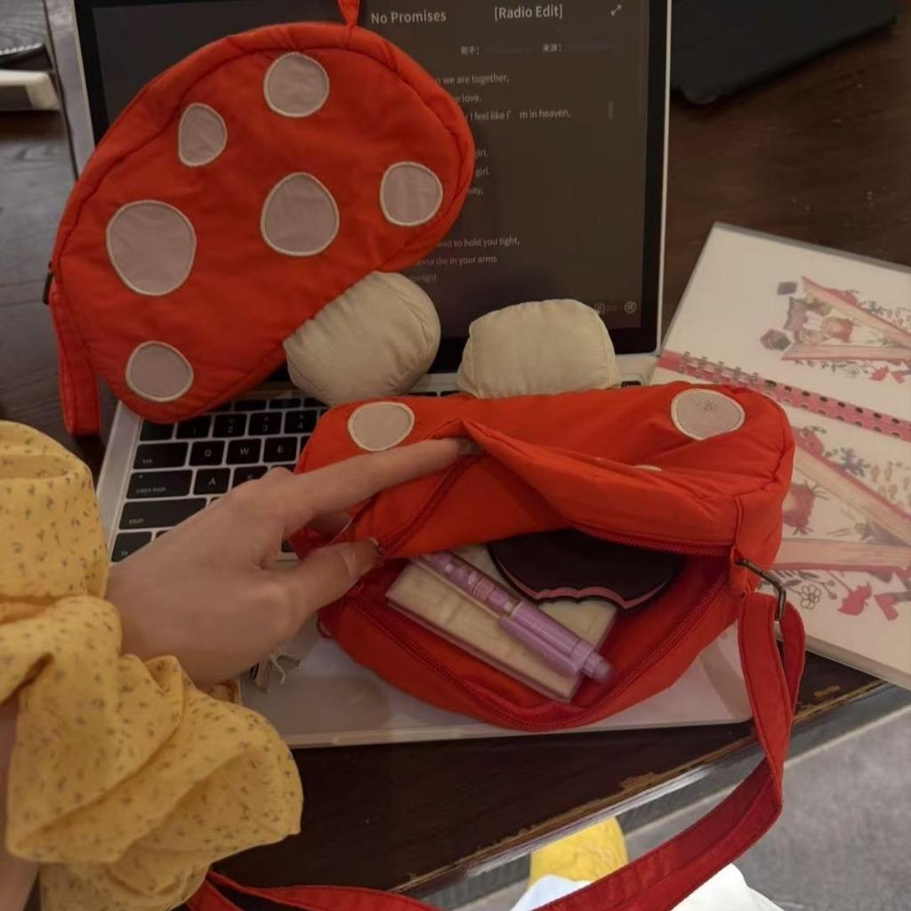 Sweet Lovely Soft Mushroom Shape Crossbody Bag Women Cartoon Small Capacity Mini Purse Ladies Casual Unique Lipstick Coin Wallet