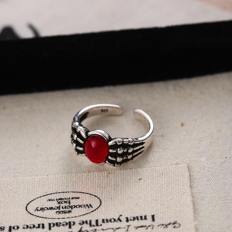 Elegant Retro Distressed Skull Red Gem Ring For Women Unique Fashion Accessory