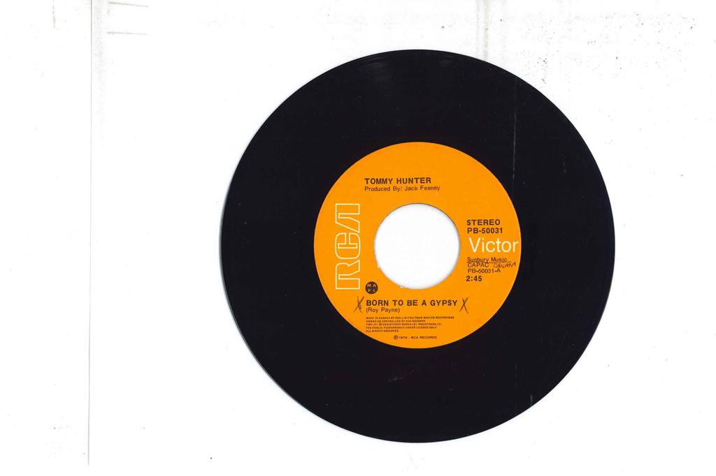7inch Record TOMMY HUNTER - Born To Be A Gypsy / No Rest PB50031 RCA VICTOR 1974 Canada Folk Used