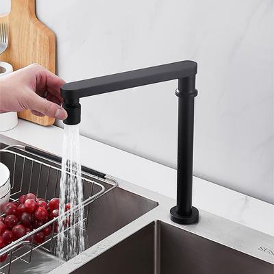 Torneira de Banheiro de Latão Ajustável Giratória para Lavatório Preto/Cromado de Montagem Larga com Dois Furos e Uma Alça Torneira de Cozinha Quente e Fria