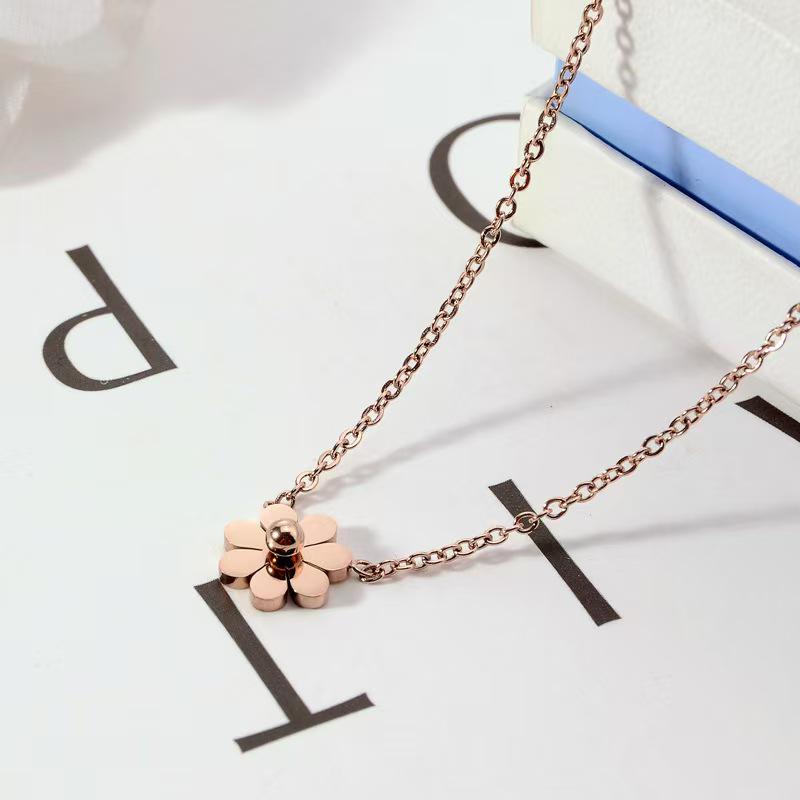 Exquisite Minimalist Titanium Steel Four-Leaf Clover Bracelet - Artistic Stainless Steel Design for Women & Best Friends