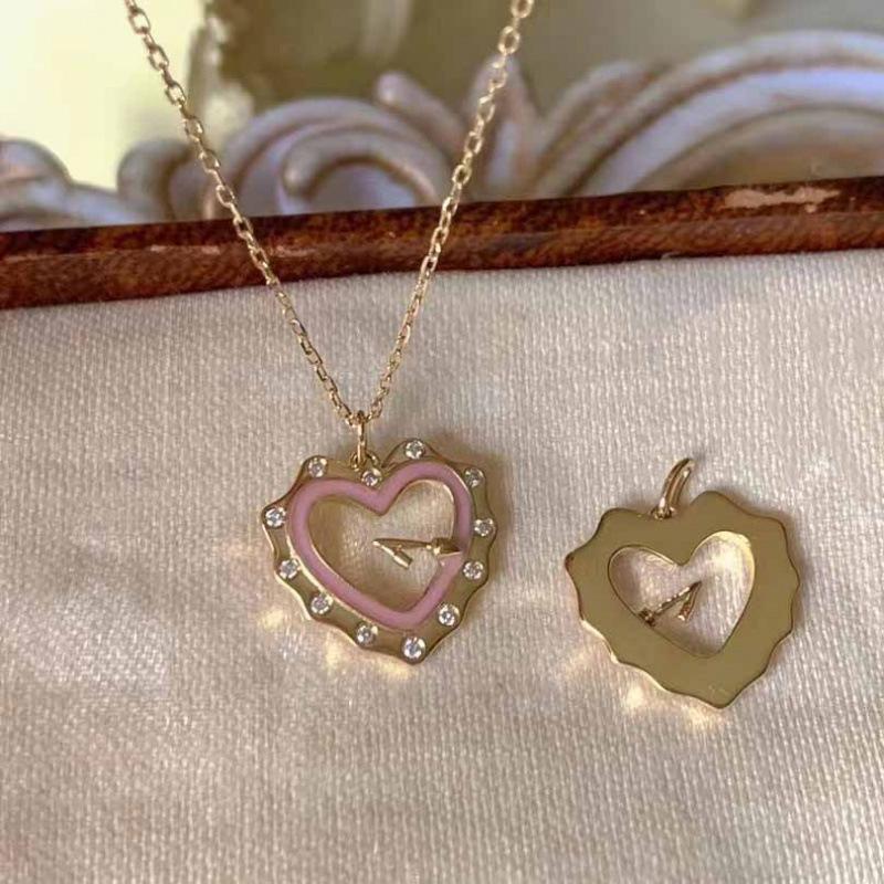 Pink Retro Heart Pendant Necklace - Elegant Light Luxury Clavicle Chain for Women