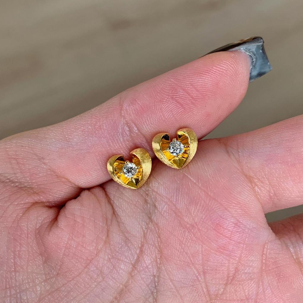 Hot-selling flash diamond floating love earrings Korean style cool feeling light luxury high-end niche niche