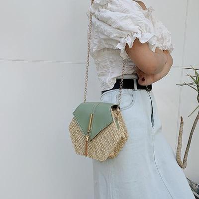 Damen Umhängetasche mit Magnetschnalle, einfarbig, Strandtasche, gewebt, Freizeit, abnehmbare Kette, kleine quadratische geneigte Schultertaschen
