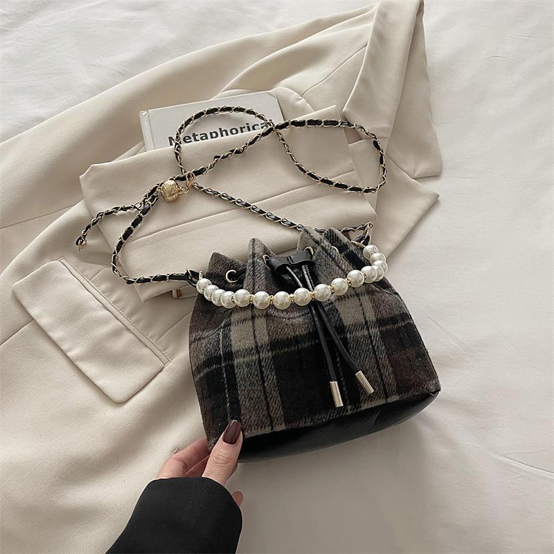 Plaid messenger bag 2 spring new women s bag fashionable and popular shoulder bag chain simple bucket bag