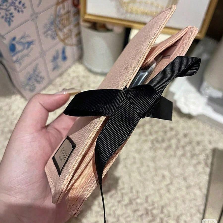 Damen-Make-up-Tasche, geeignet zum Verschenken während Festivals. Es kann als Geschenk für Ihre Freundin oder Freunde präsentiert werden.