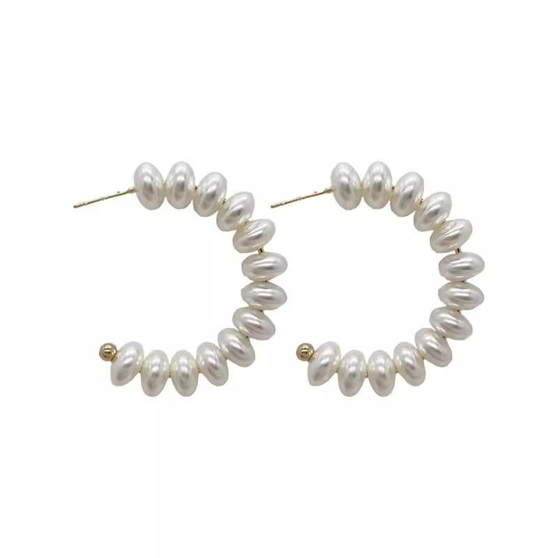 Elegant Pearl C-Shaped Stud Earrings: 2024 Fashionable Light Luxury Women's Half-Circle Ear Jewelry