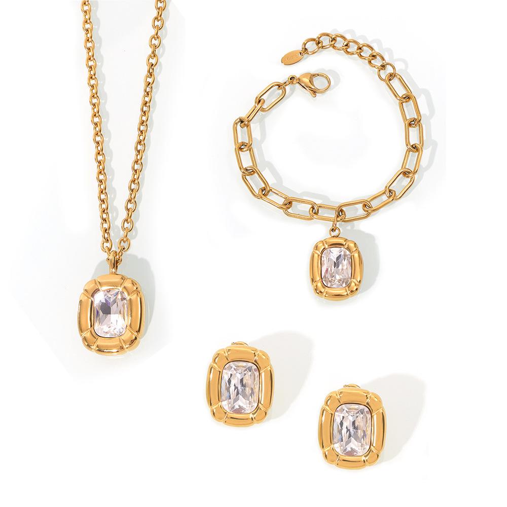 Minimalist Gold-Plated Titanium Steel Pendant with Diamond-Accents - Geometric Oval Design Jewelry Set.