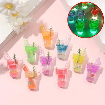 6/12/18ks pryskyřičný materiál svítící přívěsek ve tvaru šálku přívěsek na láhev pryskyřičný přívěsek ve tvaru šálku DIY letní plážový náramek na kotník náušnice klíčenka