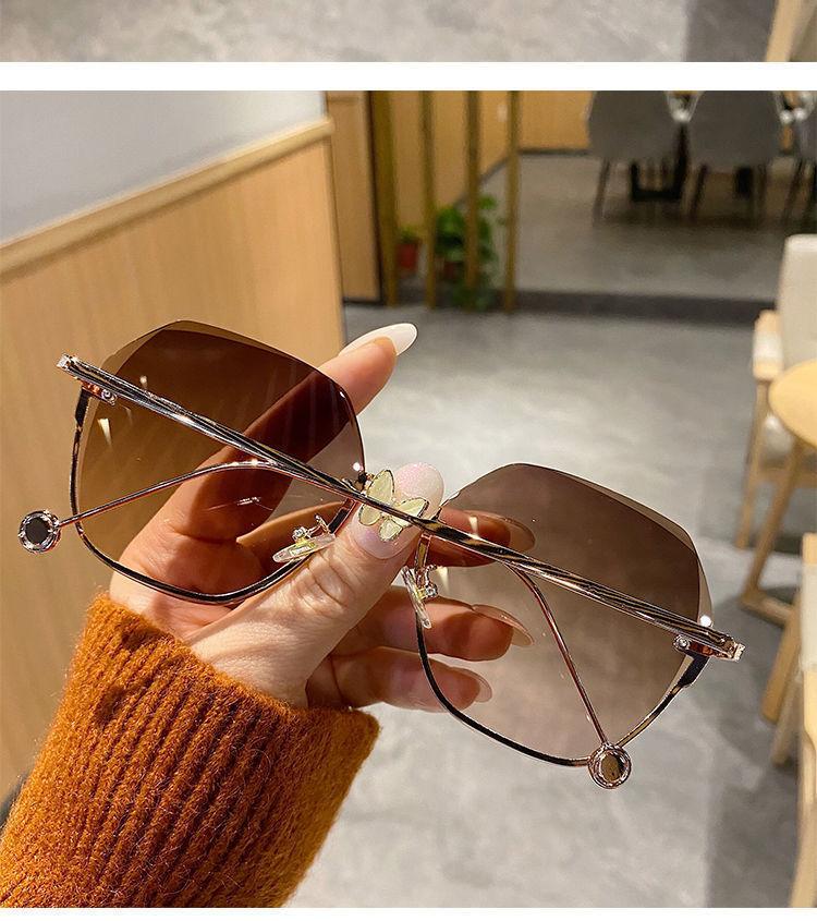 Markendesigner Mode Polygonale Metall Sonnenbrille Retro Damen Sonnenbrille Klassischer Trend Luxus Fahren Reisebrille