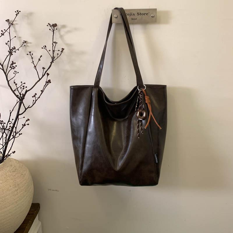 Large Capacity Bag Women's Retro Autumn New Simple Shoulder Bag Casual Commuter Tote Bag Women's Bag