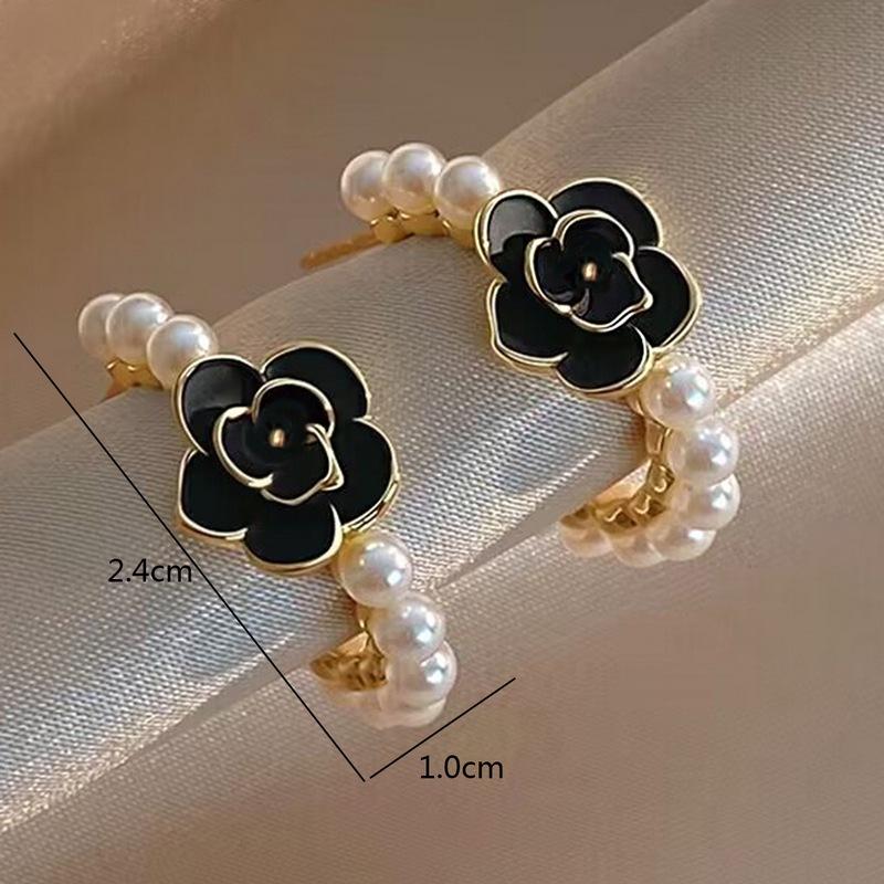 New Chinese temperament high-end camellia earrings, niche black camellia pearl earrings