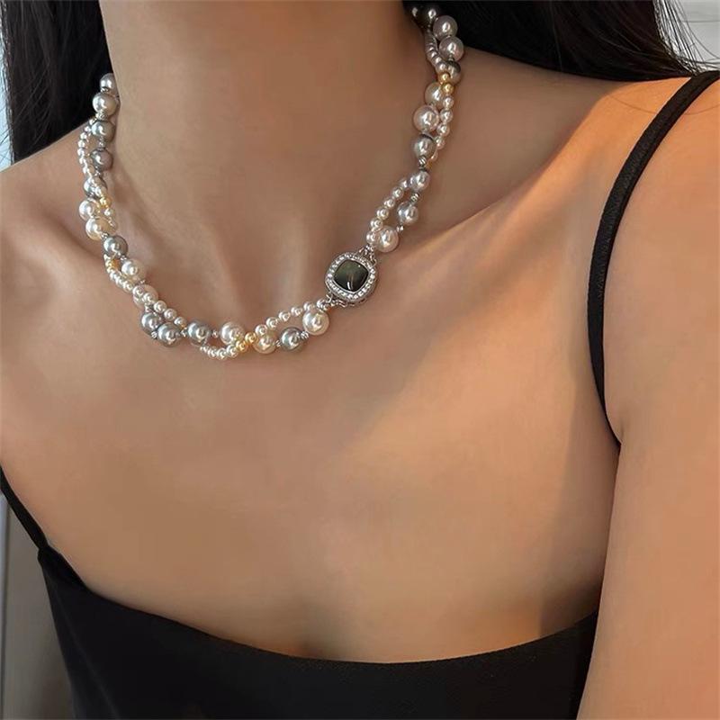 

Micro-Inlaid Square Fritillary Buckle Australian White Double-Layer Winding Shijia Mother-Of-Pearl Buckle Necklace Light Luxury Neck Chain