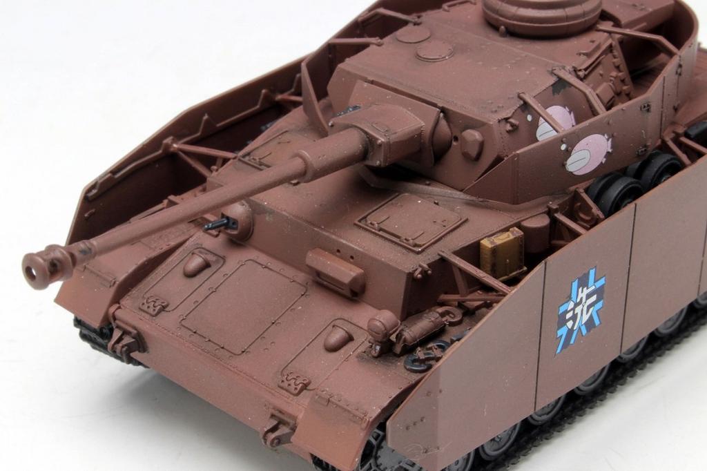 PLATZ Girls Panzer the Movie IV Tank Modified Anglerfish Team Scale Plastic Model & D-Type (H-Type Specification) 1/72 GP72-4