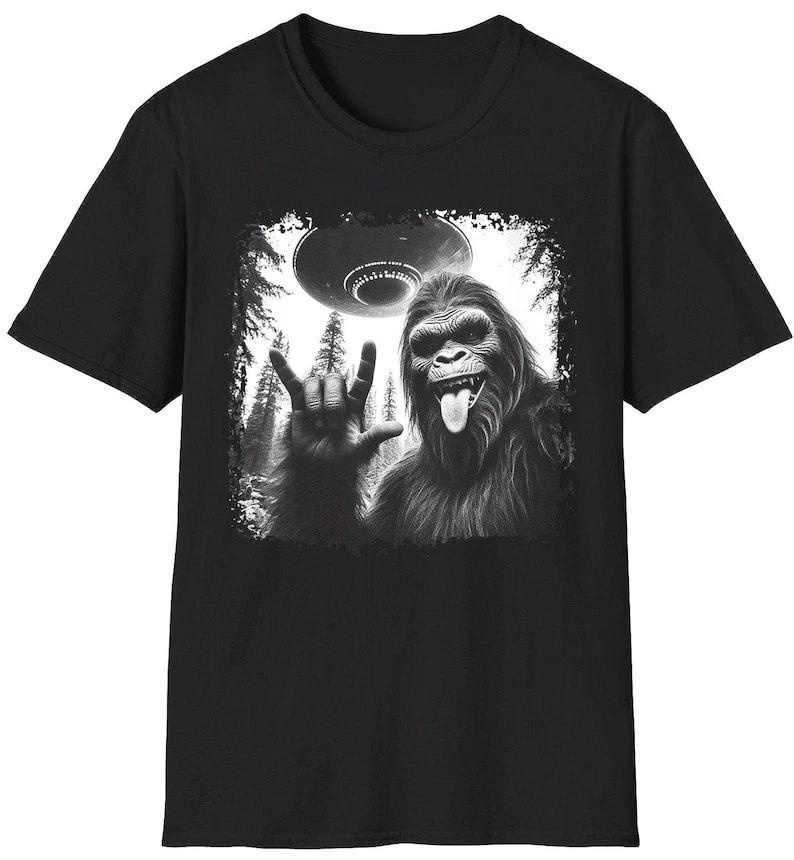 Funny Bigfoot Alien Abduction T-Shirt: Cryptid UFO Tee L