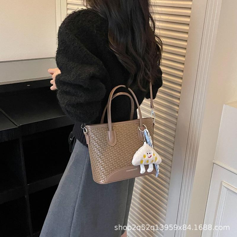 Women's bag large capacity versatile tote bag summer sense trend woven commuter shoulder bag