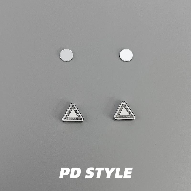 

Магнитные серьги-пусеты треугольной формы в корейском стиле 2025 года, не требующие прокола: Трендовый темный узор для уникального стиля мужчин