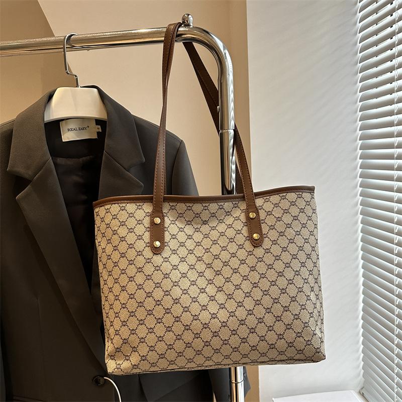 

Премиальная женская сумка 2025 года, новая модная универсальная портативная сумка через плечо для офисного работника, большая вместительная сумка-тоут хаки