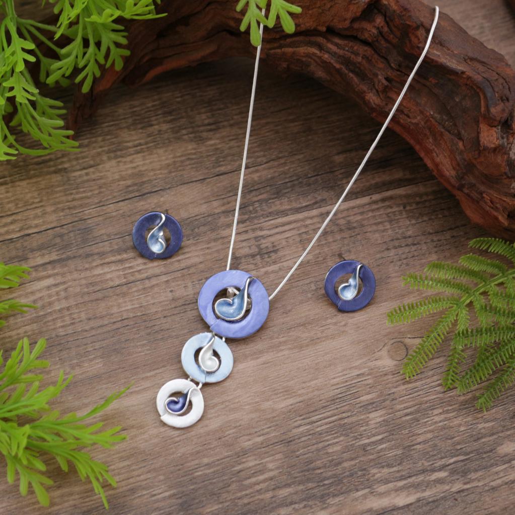 Neuer Emaille-Farbe runder hohler geometrischer Blütenblatt-Ohrstecker Anhänger Set, vielseitige Damen-Blumenkette